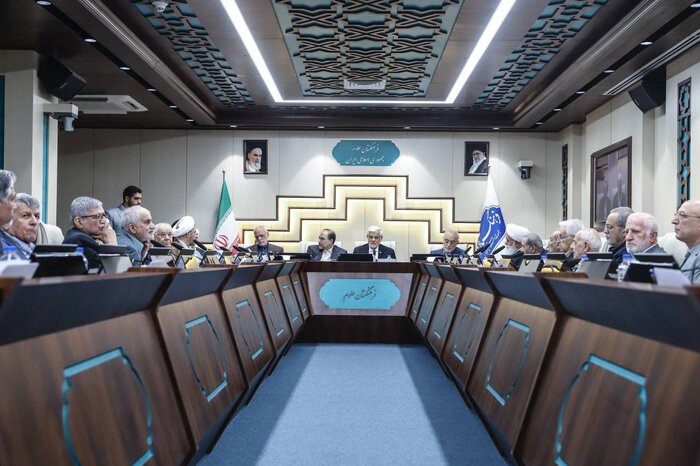 عارف: کشور از قطع روابط علمی با جهان ضرر می‌کند/اصلاح نظام آموزشی نگاه دولت چهاردهم است