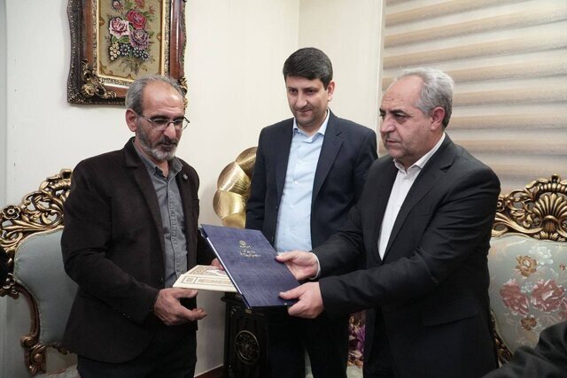 دیدار وزیر ارتباطات با خانواده شهید جنگ ۱۲ روزه