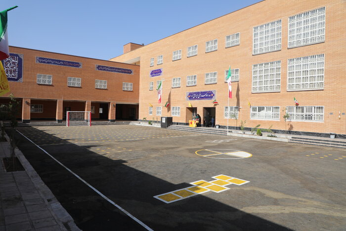 قم با همت خیرین مدرسه‌ساز، در مسیر تحول آموزشی قرار گرفته‌است