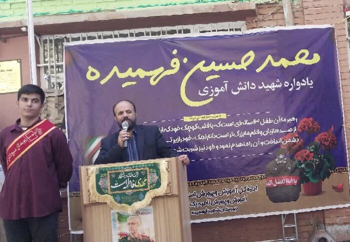 خواهر شهیدان فهمیده: ولایتمداری و وطن دوستی راه مقابله با تهاجم فرهنگی است