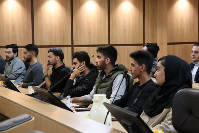 درد دل صمیمانه تشکل‌های دانشجویی با مشاور رئیس جمهور