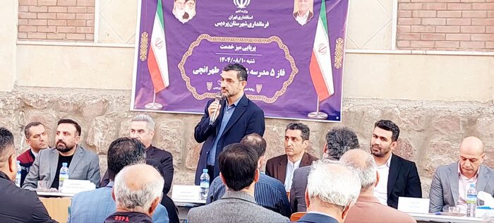 برگزاری میز خدمت بخشی از تعهد مسئولان برای پاسخگویی به مردم است