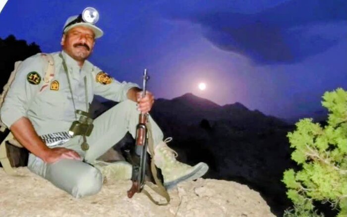 محیطبانانی که با جانشان از میراث ملی محافظت میکنند