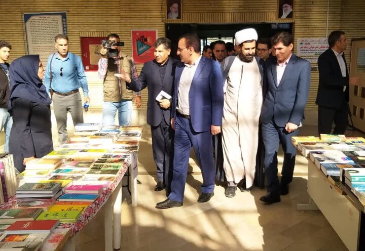 نمایشگاه کتاب ایلام گشایش یافت