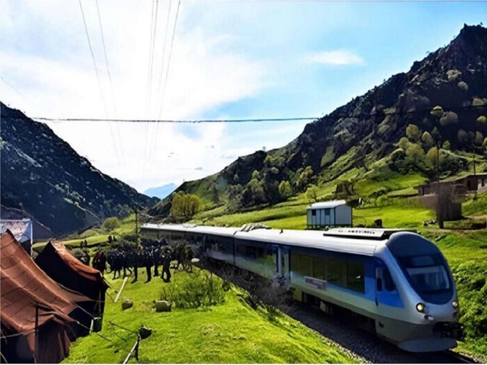 فاطمی: گردشگری ریلی در دولت چهاردهم رو به رشد است/ تلاش برای دستیابی به بازارهای بین الملل