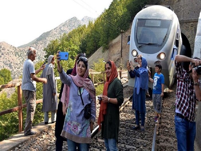 فاطمی: گردشگری ریلی در دولت چهاردهم رو به رشد است/ تلاش برای دستیابی به بازارهای بین الملل