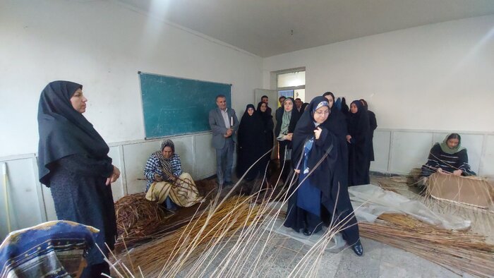 فیلم|بازدید مشاور وزیر جهاد کشاورزی از کارگاه‌های بانوان کارآفرین ملایری
