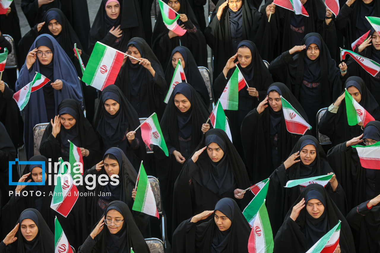 دشمن به دنبال بی‌هویت کردن دانش‌آموزان است/سیلی محکم به آمریکا در جنگ ۱۲ روزه