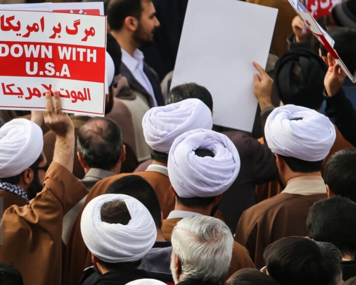 راهپیمایان ۱۳ آبان در قم انزجار خود را از استکبار جهانی به نمایش گذاشتند