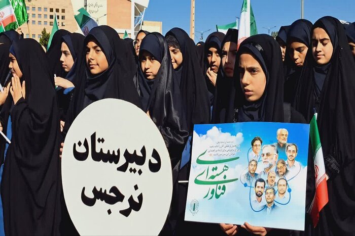 خروش مردم خراسان جنوبی در ۱۳ آبان؛ بیرجند غرق در شعار «مرگ بر استکبار»