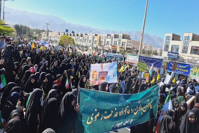 خروش مردم خراسان جنوبی در ۱۳ آبان؛ بیرجند غرق در شعار «مرگ بر استکبار»