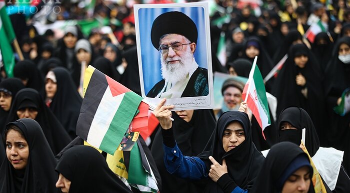 راهپیمایان ۱۳ آبان در قم انزجار خود را از استکبار جهانی به نمایش گذاشتند