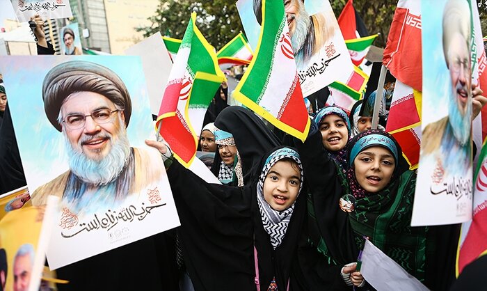 راهپیمایان ۱۳ آبان در قم انزجار خود را از استکبار جهانی به نمایش گذاشتند