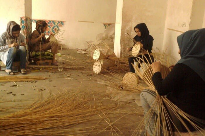 رنج مُرواربافی «داویجان» از خامفروشی تا فعالیت فصلی