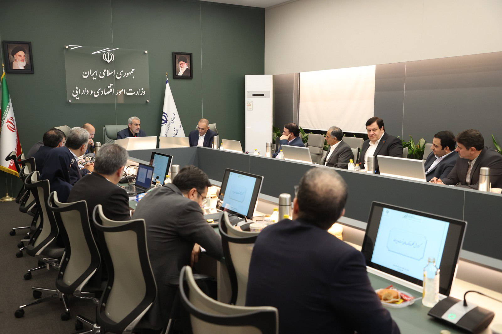 برگزاری جلسه شورای هماهنگی بانک‌ها به ریاست وزیر اقتصاد