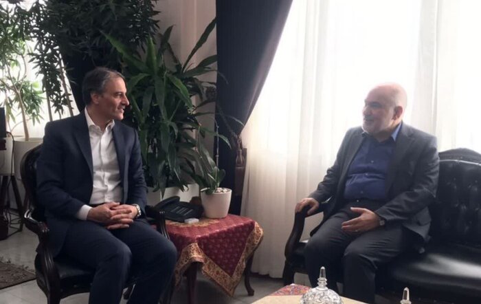 پیگیری پرداخت مطالبات کارکنان گروه ملی فولاد ایران توسط بانک ملی