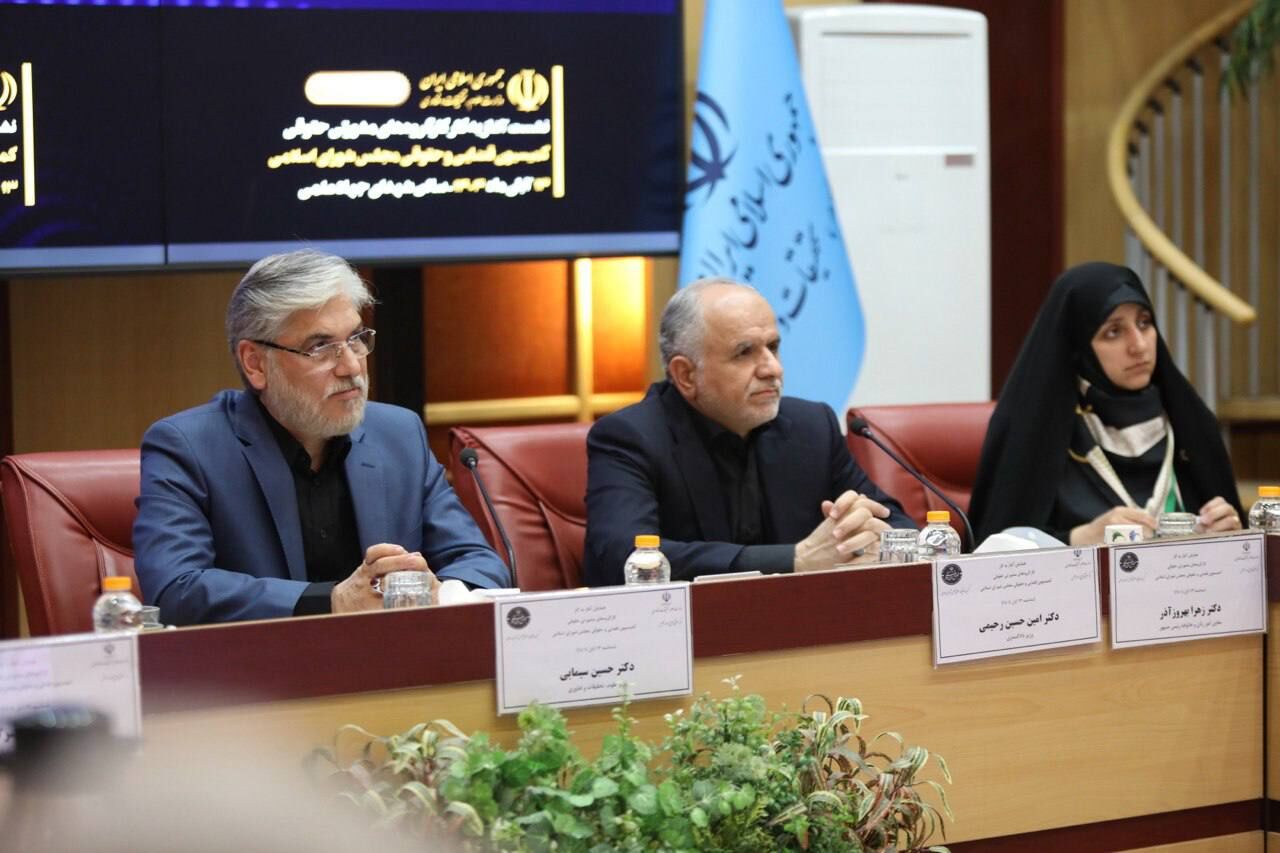 وزير علوم: مشروعيت قانون به عقلاني بودن آن است 