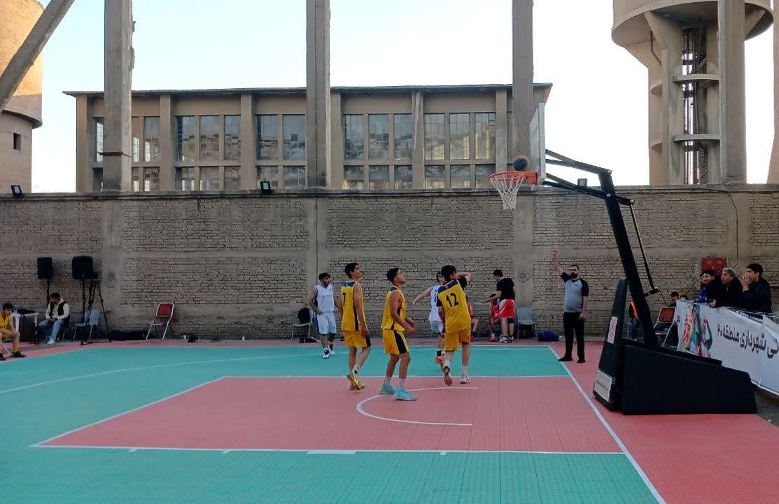 نوجوانان ری قهرمان میسازند + فیلم