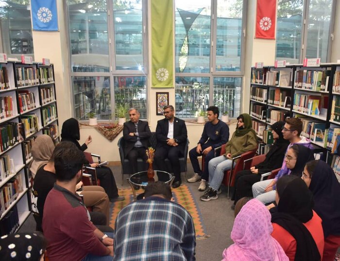 پاتوقی برای شنیدن؛ نجواهای بی‌پرده جوانان شیرازی با معاون استاندار فارس