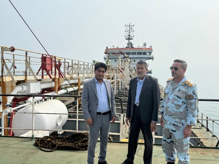 توقیف شناور حامل ۳۰ هزار لیتر سوخت قاچاق در آبهای خلیج فارس