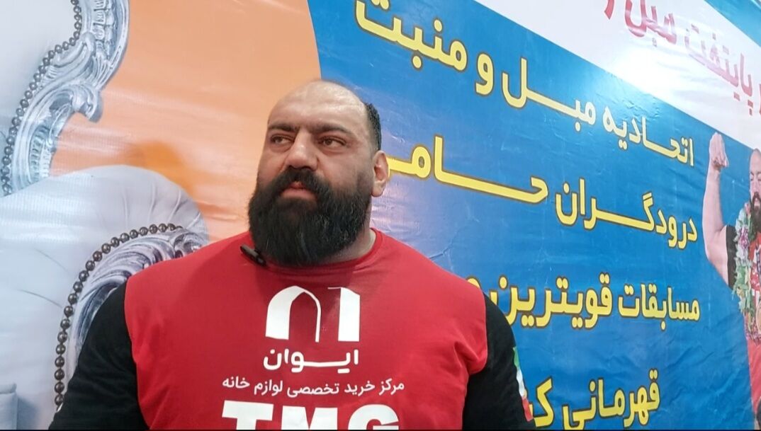 فیلم| نبرد «رضا قیطاسی» برای کسب عنوان قویترین مرد آهنین ایران