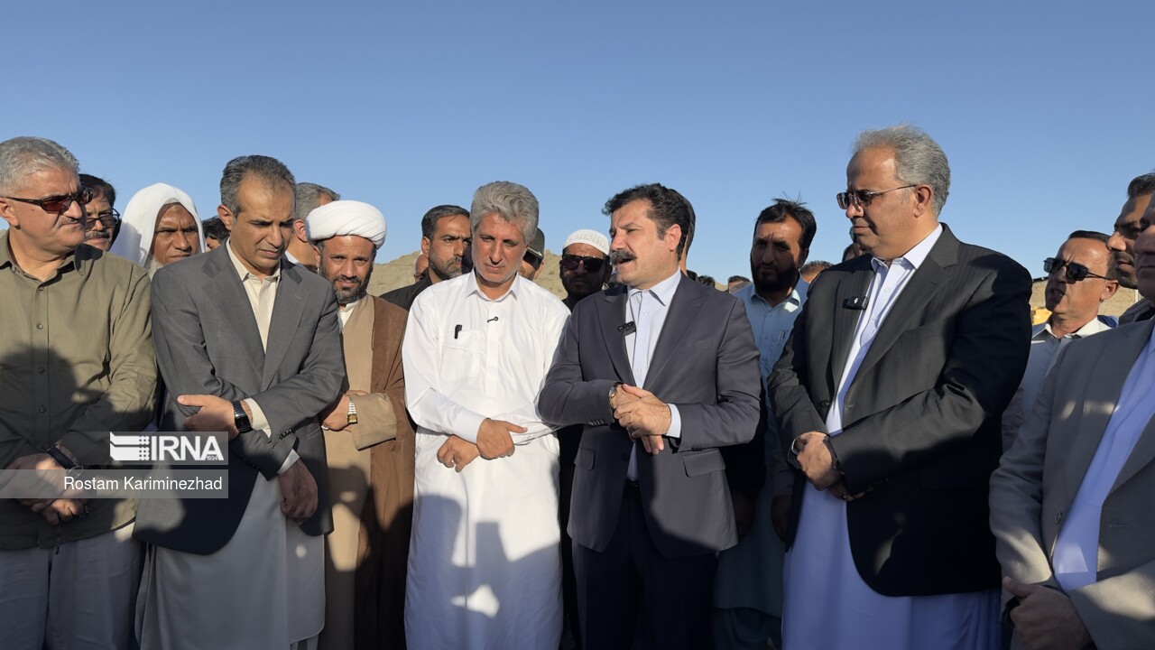 آغاز عملیات ساخت ۱۳۰۰ کلاس درس استاندارد در سیستان و بلوچستان با حضور معاون رئیسجمهور