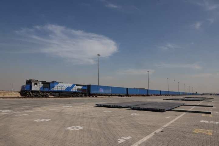 نخستین قطار باری روسیه وارد بندر خشک آپرین شد
