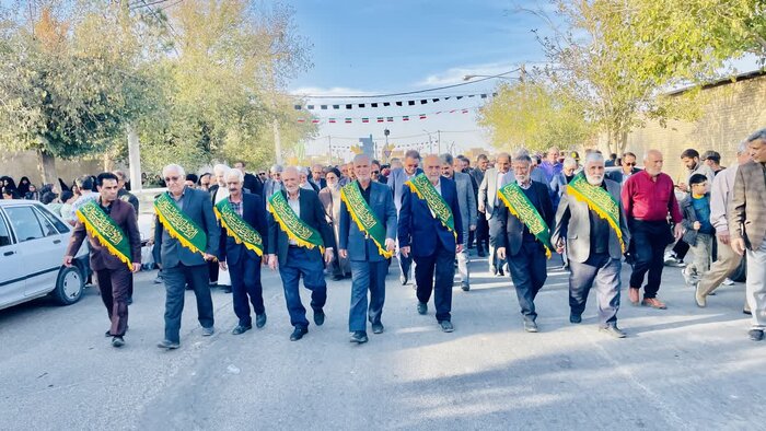 ابرکوه، غرق در شور رضوی؛ آیین استقبال نمادین از امام رضا(ع) برگزار شد