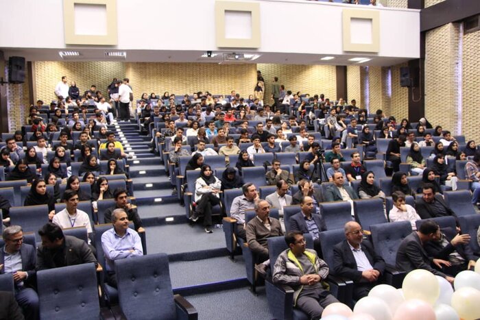 بنیاد نخبگان فارس با «جایزه شهید طاهری» از دانشجویان الکترونیک تقدیر کرد