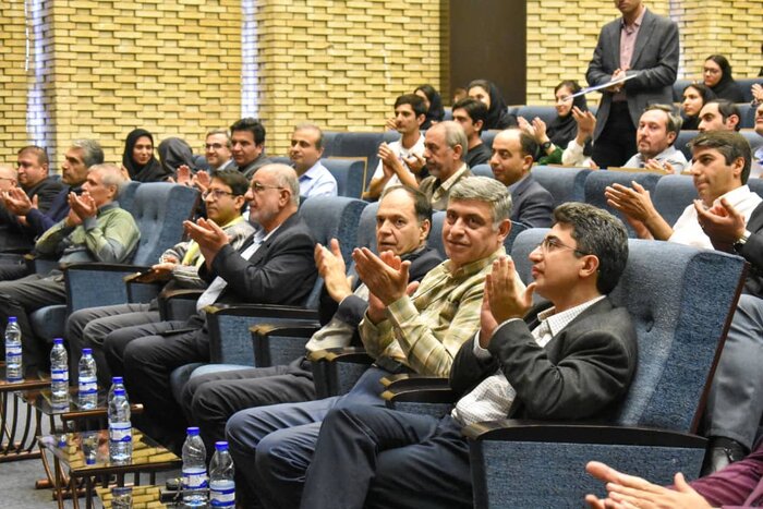 بنیاد نخبگان فارس با «جایزه شهید طاهری» از دانشجویان الکترونیک تقدیر کرد