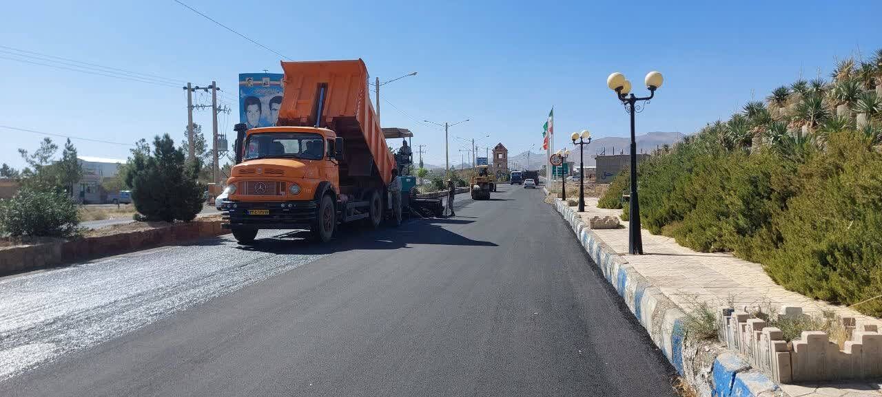 آغاز عملیات آسفال معابر فرون‌آباد با اعتبار ۳۶۰ میلیارد ریال آغاز شد