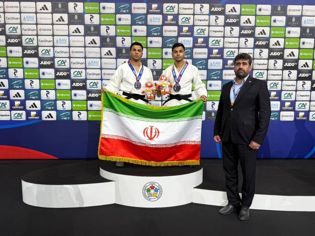 تیم کاتا زیر ۲۱ سال کشورمان نایب قهرمان جهان شد؛ احترام نظامی به پرچم ایران+ عکس