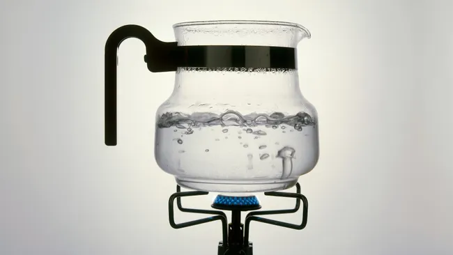 چرا آب در مایکرووِیو حباب نمیزند؟