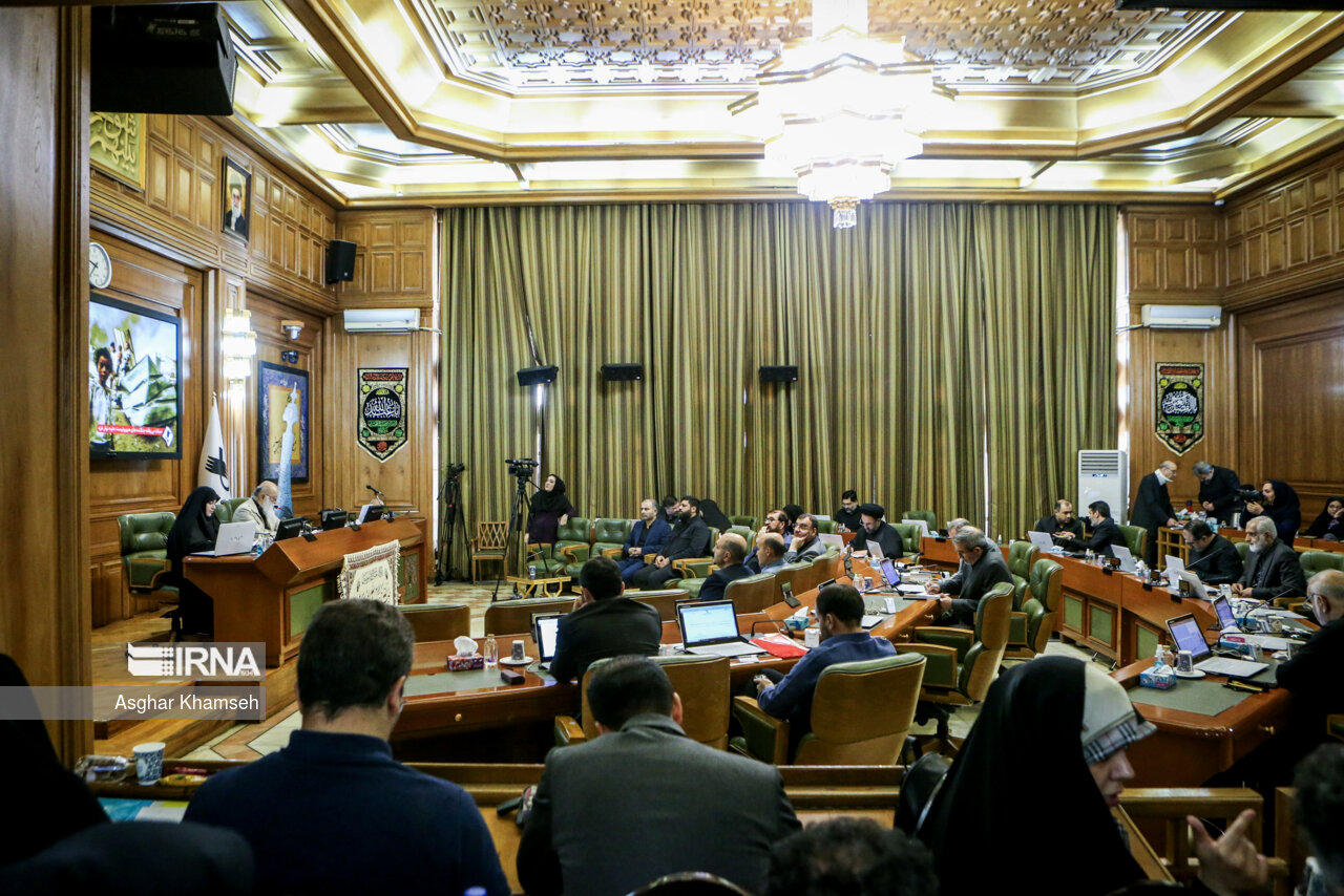 مجلس زمینه را برای حضور همه سلایق در انتخابات فراهم کند/ لزوم بازنگری در اختیارات شوراها