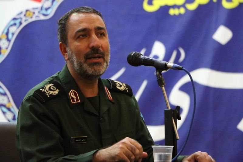 مطالعه و تقویت شخصیت اسلامی در جوانان ضروری است