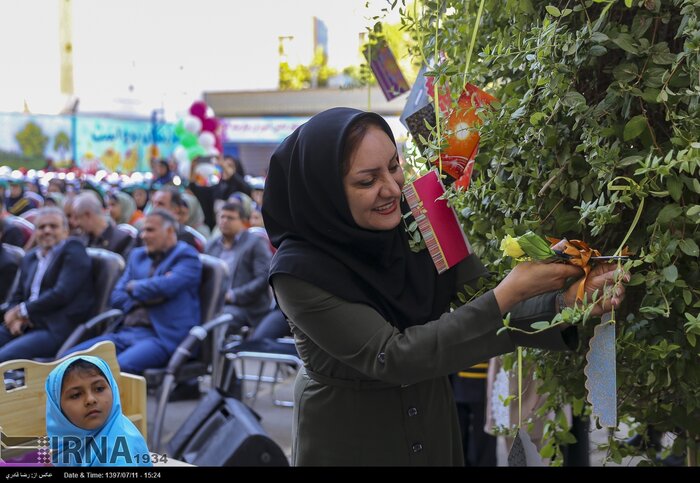 دستان کوچک، قلب‌های بزرگ