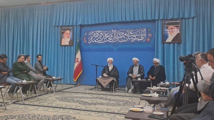 امام جمعه یزد: تبیین واقعیتها رسالت اصلی خبرنگاران است