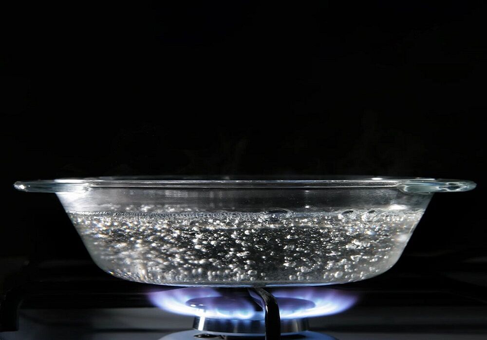 چرا آب در مایکرووِیو حباب نمی‌زند؟