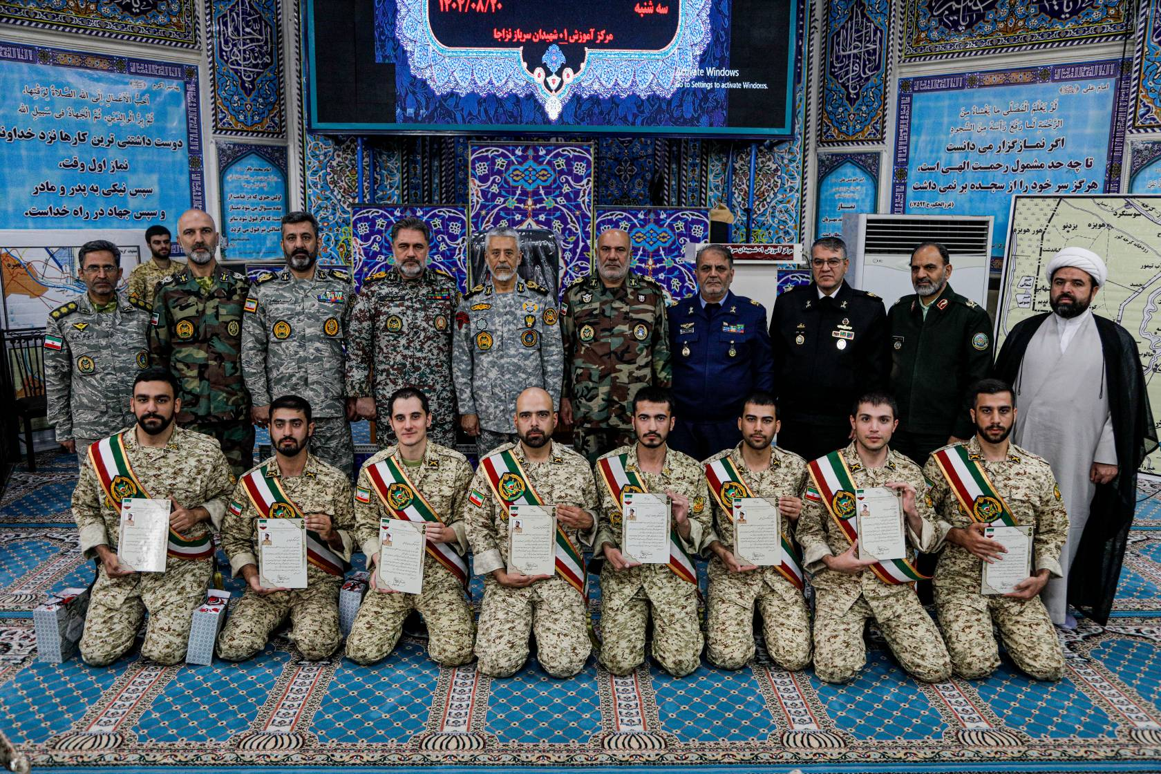 دریادارسیاری: با تکیه به دانشگاهها و شرکتهای دانش بنیان نیازهای خود را تأمین میکنیم