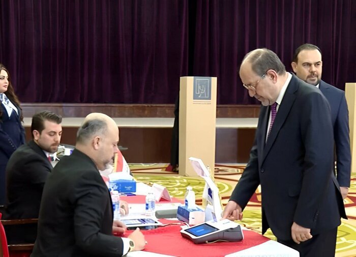 شخصیت های سیاسی عراق به پای صندوق های رای رفتند+عکس