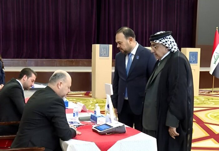 شخصیت های سیاسی عراق به پای صندوق های رای رفتند+عکس