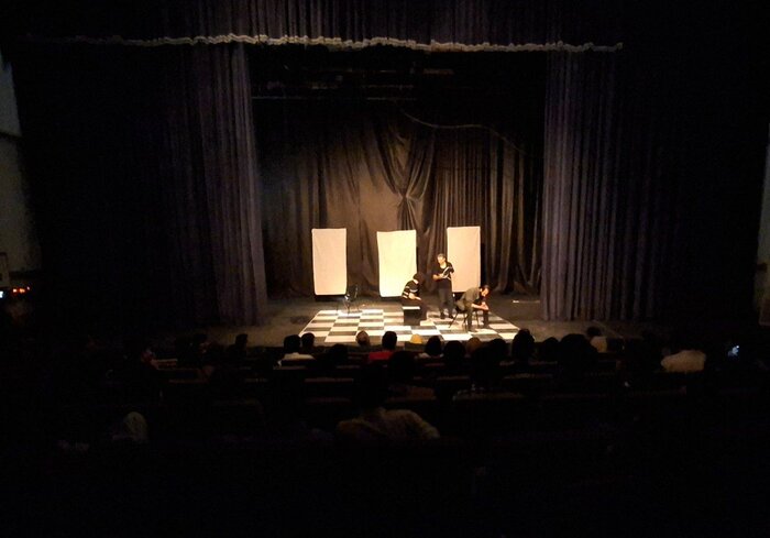 تئاتر شهر زاهدان در تب اجرا؛ جشنواره سی‌وپنجم با نمایش «سلول» آغاز شد