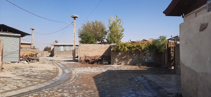 اجرای سنگ فرش روستای کپرجودکی (روستای لک لک‌ها) بروجرد