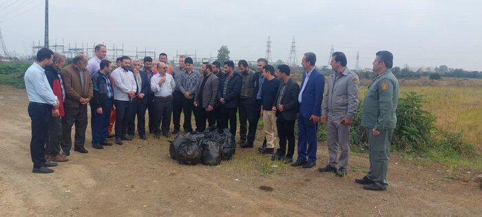 مبادی ورودی رضوانشهر با همیاری مردم از زباله پاکسازی شد