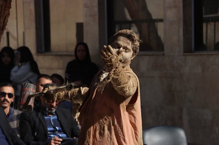 دست‌های کف‌زن و نگاه‌های مشتاق در جشنواره تئاتر بجنورد