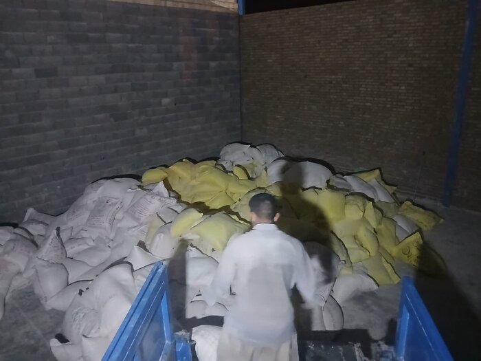 کشف سه انبار آرد قاچاق در کرمانشاه/ ۳ متهم دستگیر شدند+عکس