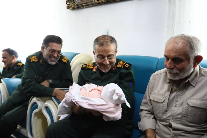 سرکشی به هزار و ۲۵۰ خانواده شهید بسیجی در همدان