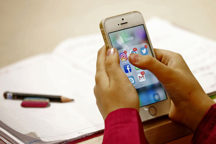 بی‌مهری به یار مهربان در عصر دیجیتال