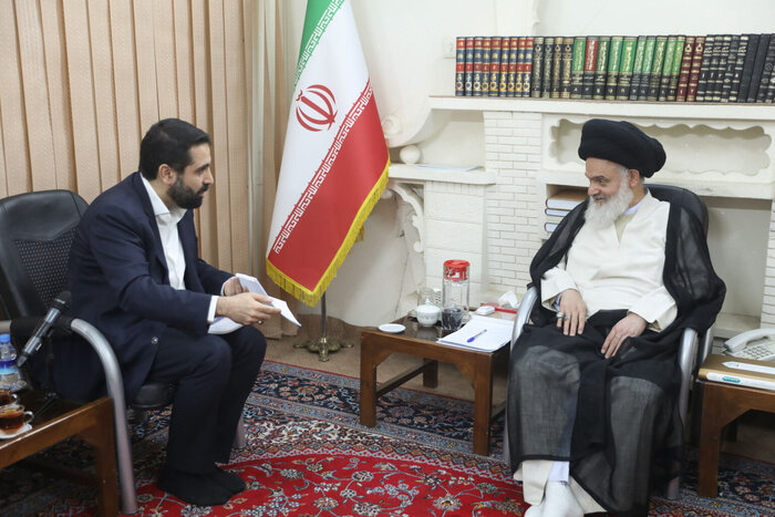 مسئولان به اولویت‌های واقعی کشور توجه کنند