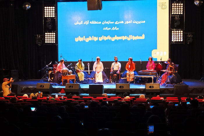 استقبال پرشور خانوادهها از اجرای گروههای موسیقی بانوان نواحی در کیش